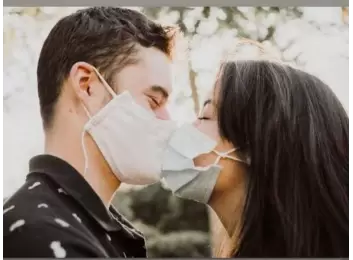 agiz-ve-nefes-kokusu-opusmek-ile-bulasir-mi