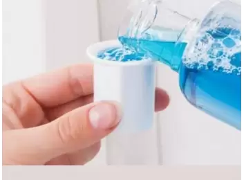 gargara-yapmak-agiz-ve-nefes-kokusunu-cozer-mi