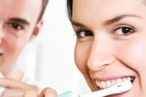 sadece-dis-fircalamak-agiz-ve-nefes-kokusu-sorununu-cozebilir-mi